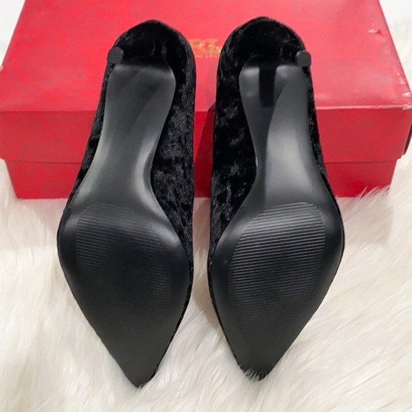 Brand New: Carlos Santana Pointed High Heels - Picture 3 of 5